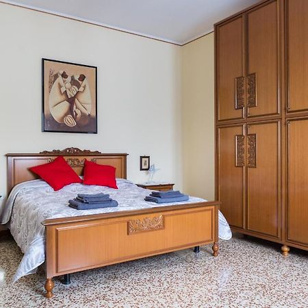 Apartmán A Pochi Passi Dal Centro E Dall'Ospedale Di Parma Exteriér fotografie