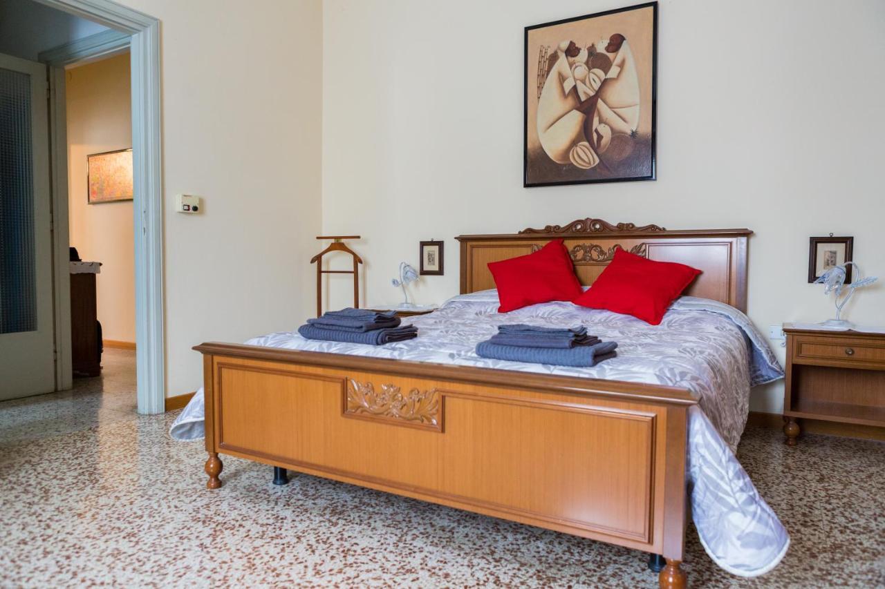 Apartmán A Pochi Passi Dal Centro E Dall'Ospedale Di Parma Exteriér fotografie